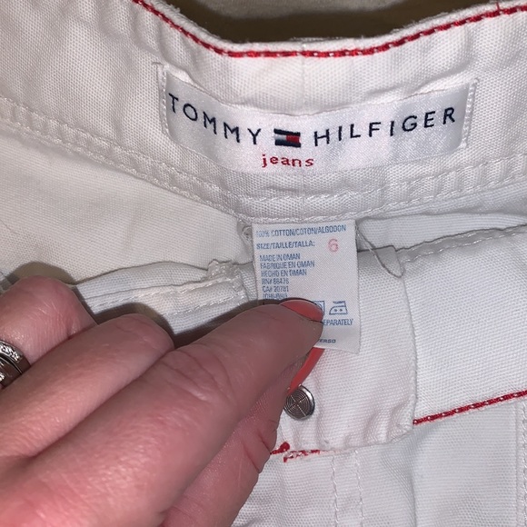 White Tommy shorts - Picture 2 of 3